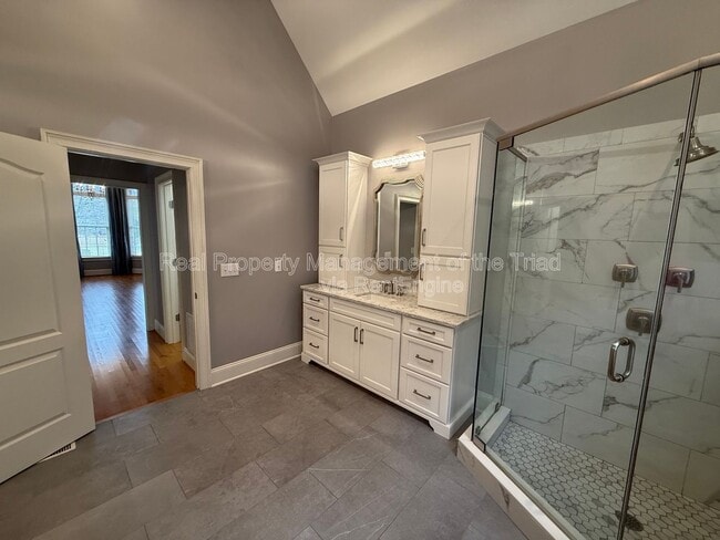 Building Photo - 2528 N Beech Ln