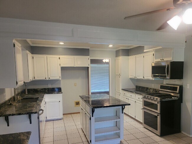 Building Photo - 3 Bed 2 Bath, Bixby Schools