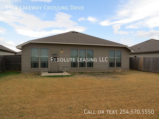 Building Photo - 1304 Lakeway Crossing Dr