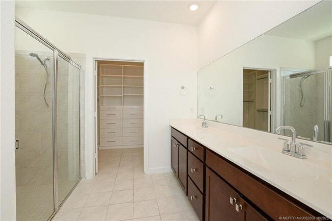 Building Photo - 3451 SW Blackberry Ln