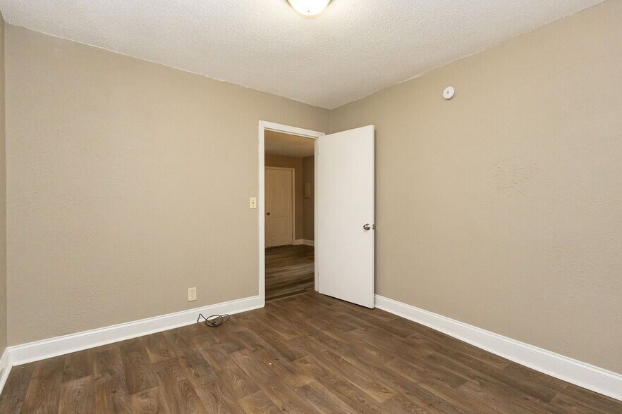 Building Photo - 387 Alice Dr