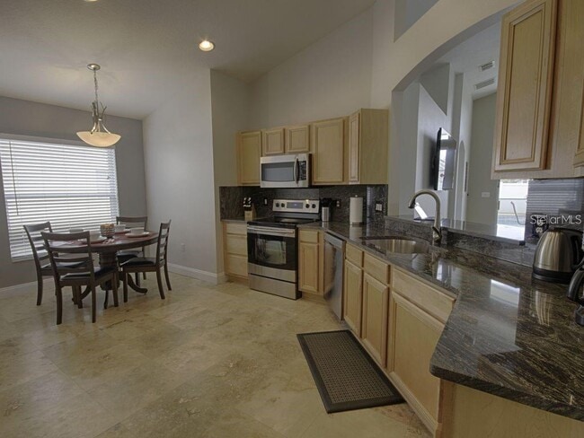 Building Photo - 321 Henley Cir