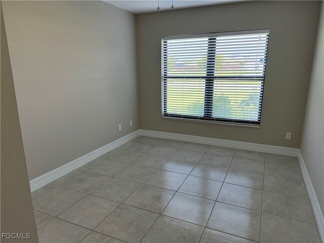 Building Photo - 4417 SW 8th Ct