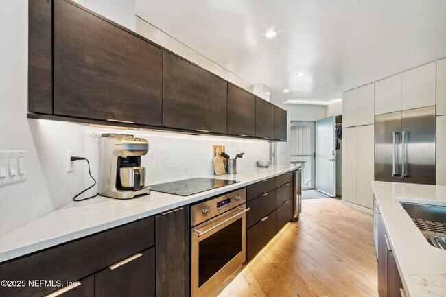 Building Photo - 603 Summer Pl