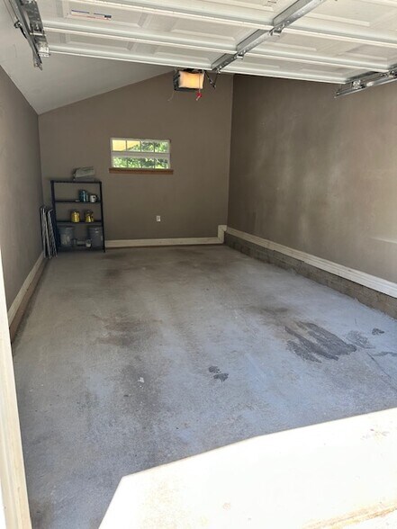 Attached Garage - 4493 Winn St