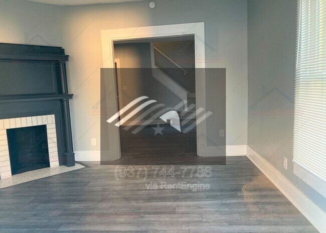 Building Photo - 419 Alberta St