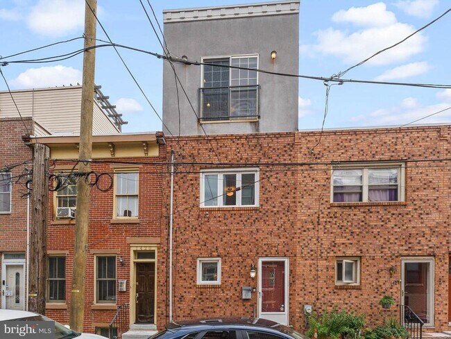 Building Photo - 1422 Montrose St
