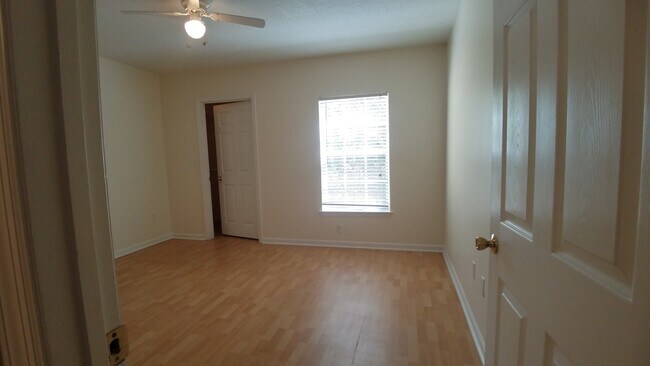 Building Photo - Beautiful 2/2 condo for rent next to Waterford Lakes Town Center and UCF