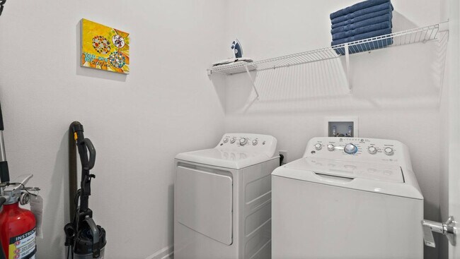 Building Photo - 1031 Splash Shot Pl