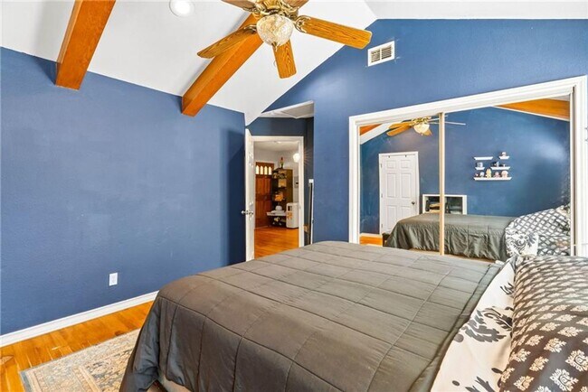 Building Photo - 626 Caddo St