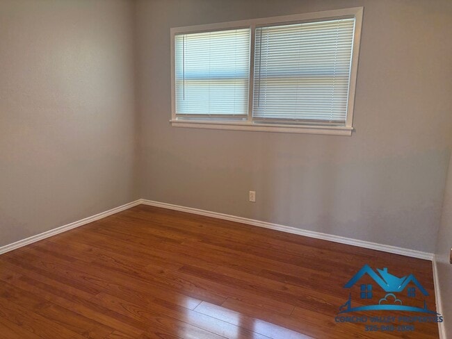 Building Photo - For Rent - 4 Bed/2 Bath near ASU