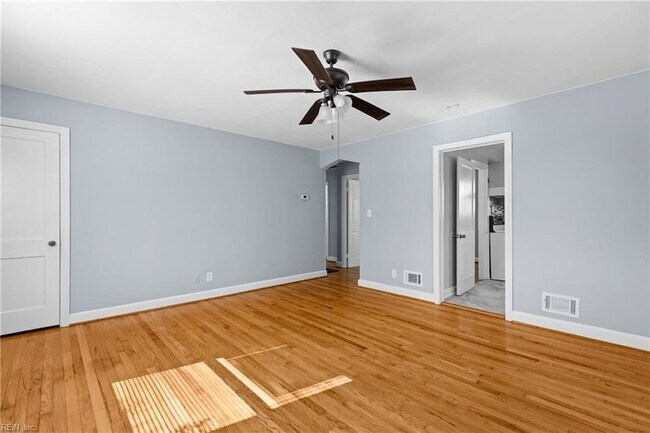 Building Photo - 1200 Little Bay Ave