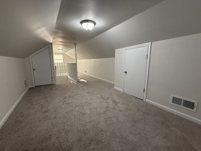 Building Photo - 3739 Rhea Ave