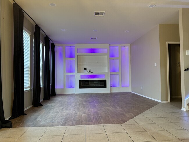 Building Photo - 6208 Melanie Dr