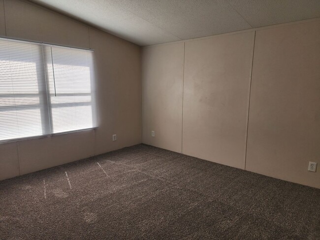 Building Photo - All utilities included!!!