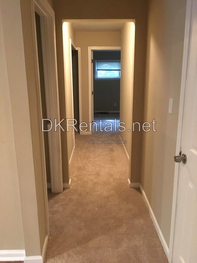 Building Photo - 808 Meadow Pl