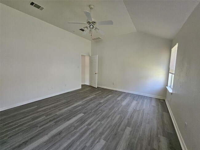 Building Photo - 202 N Pauley Dr