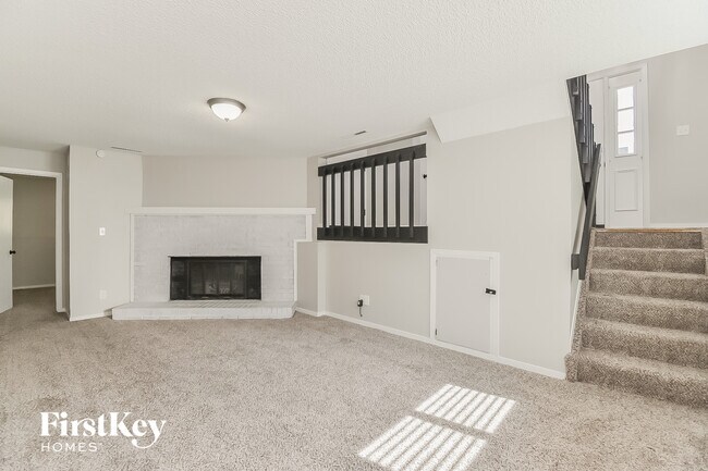 Building Photo - 2273 Farnsworth Dr