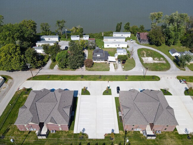 Building Photo - 204 Riverview Dr