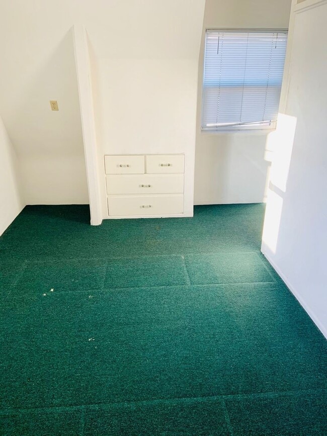 Building Photo - CHARMING STUDIO ON MISSION BLVD W/ PARKING! MISSION BEACH - $2,095/mo!