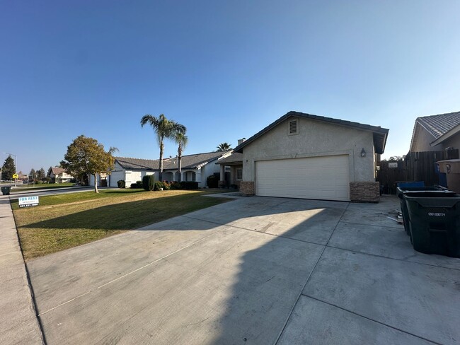 Building Photo - Charming 4-Bedroom Rental in Bakersfield, CA