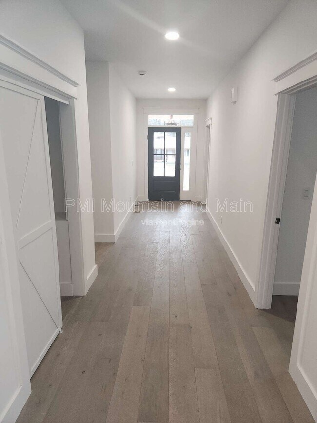 Building Photo - 808 Maybank Dr