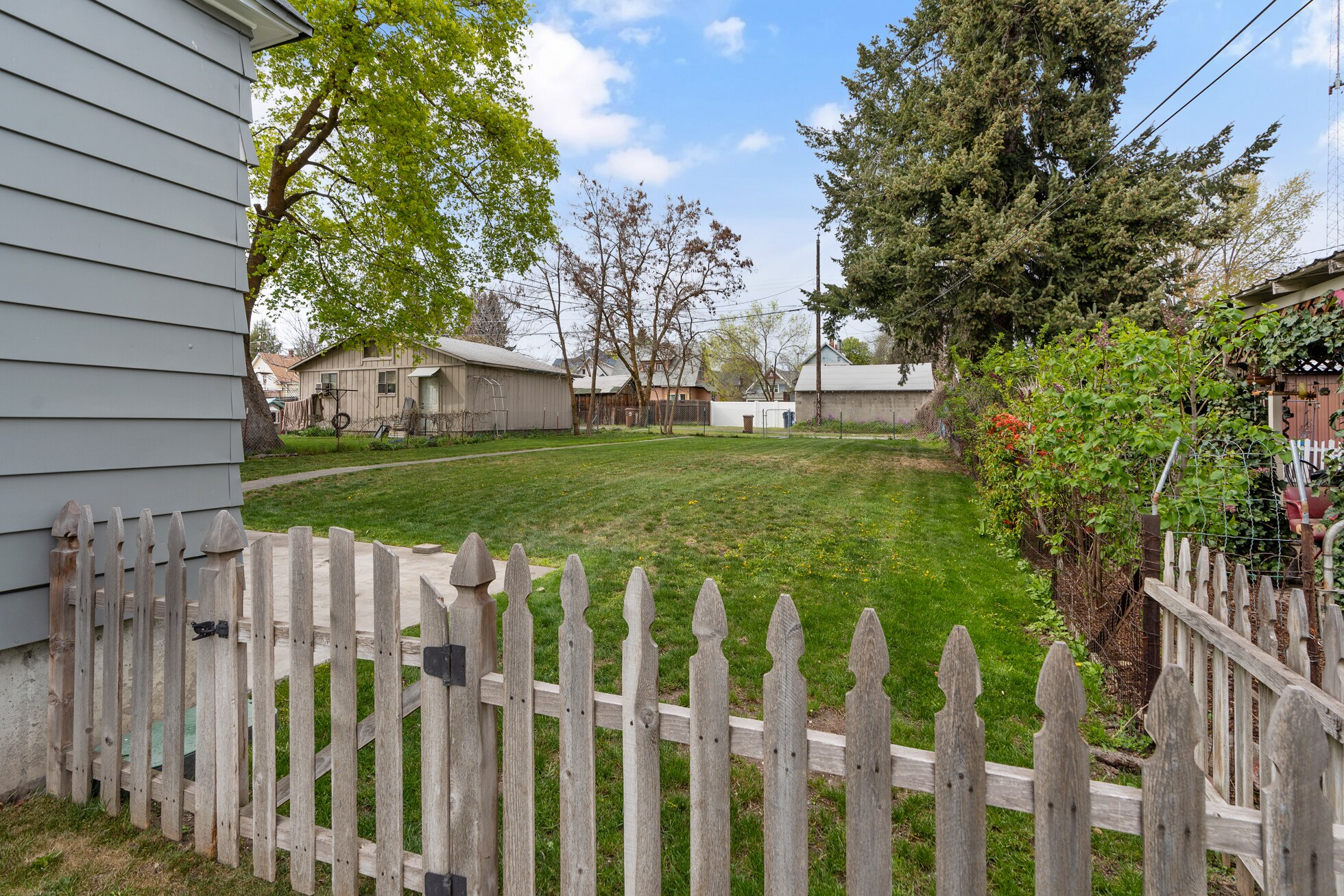 Building Photo - 1011 E Nora Ave