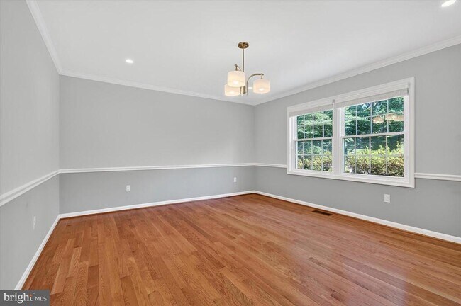 Building Photo - 8405 Overlook St