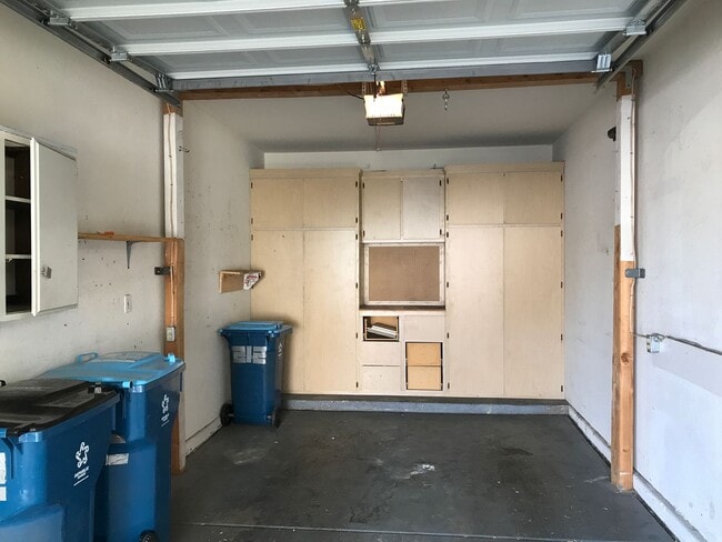 Building Photo - 2 bedroom 2 bathroom Condo