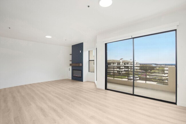 Building Photo - Welcome to Luxurious Villa Balboa in Newpo...