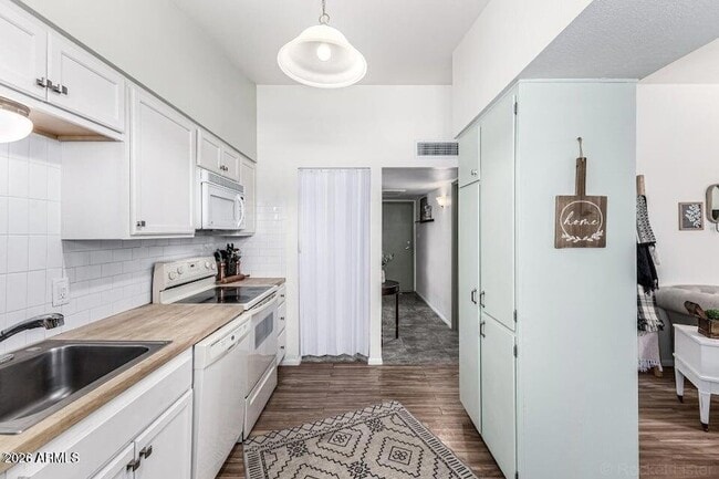 Building Photo - 10362 W Oakmont Dr