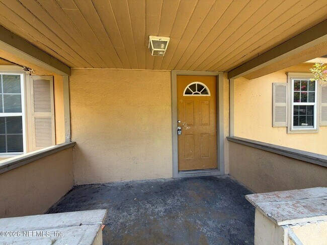 Building Photo - 9116 Adams Ave