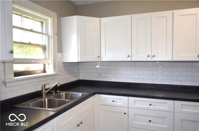 Building Photo - 1302 Shannon Ave