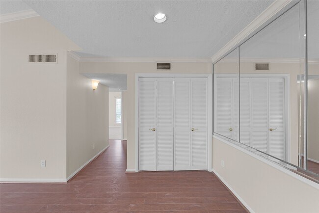 Building Photo - 2120 El Paseo St