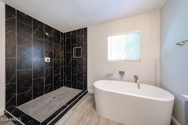 Building Photo - 11207 S Iroquois Dr