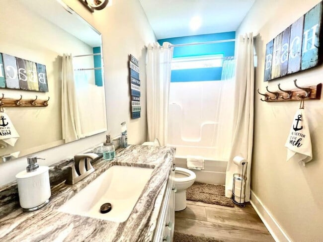 Building Photo - 5402 Pinetree Ave