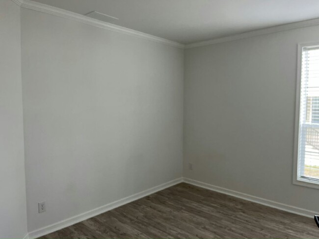 Building Photo - 3805 Vine Trl