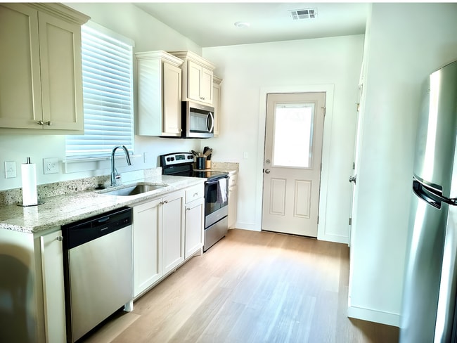 Building Photo - Stunning 2-Bedroom Home with Modern Finishes in Lawton