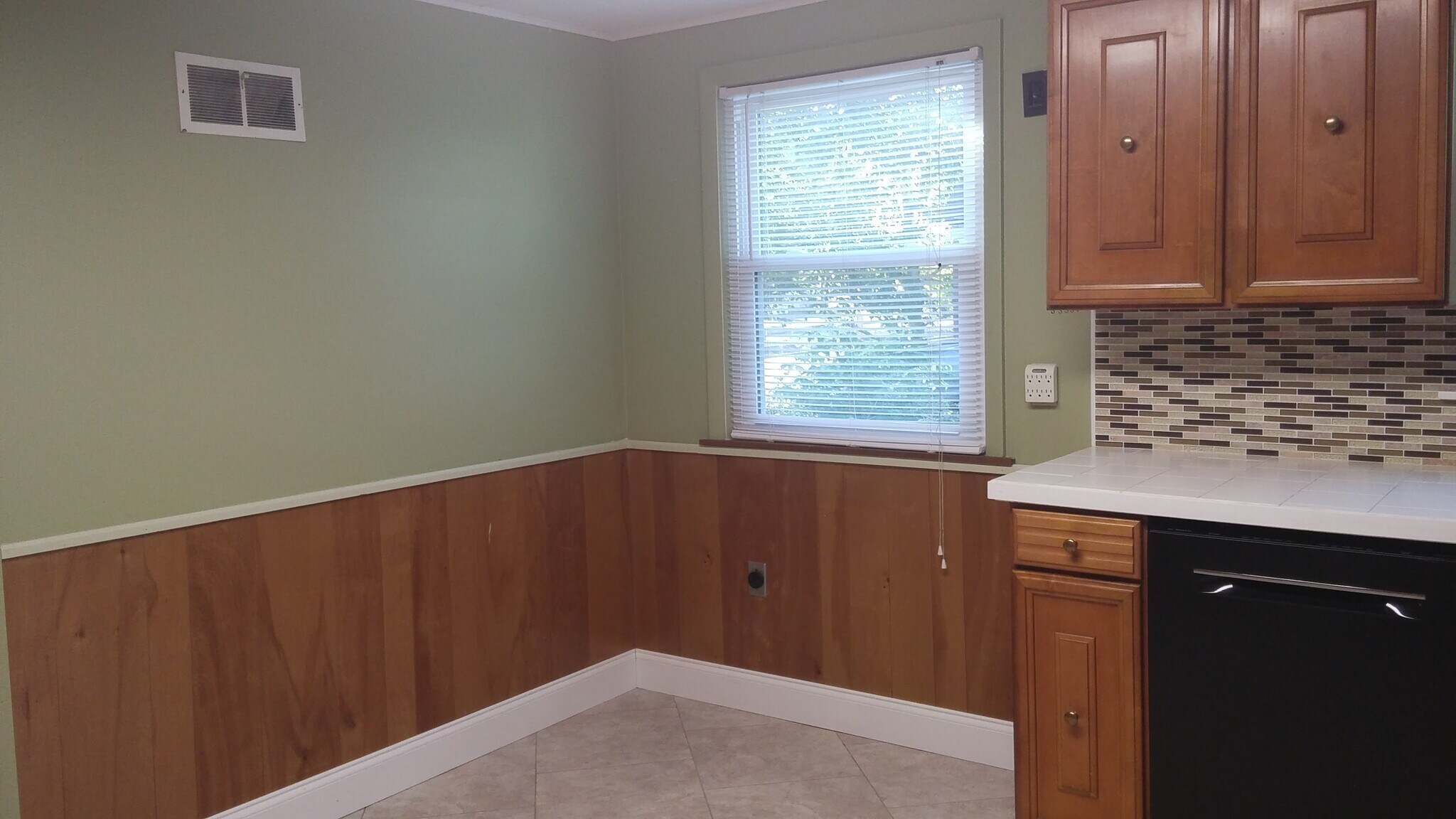 Building Photo - 969 Meadowbrook Dr