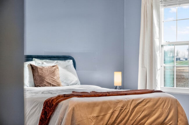 Building Photo - 1961 Creek Bank Dr