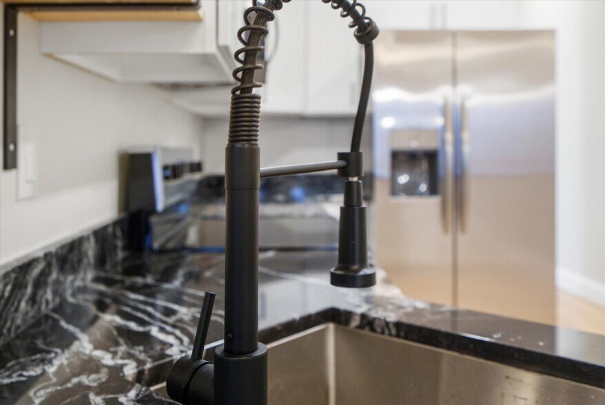 Building Photo - 1415 E Lanvale St