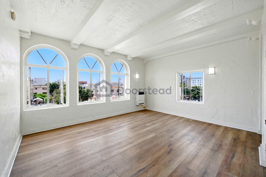 Building Photo - 3339 W 8th St