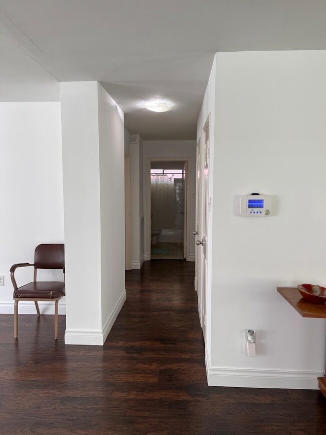 Building Photo - 2450 Parkwood Ln