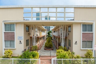 Building Photo - Playa Mia