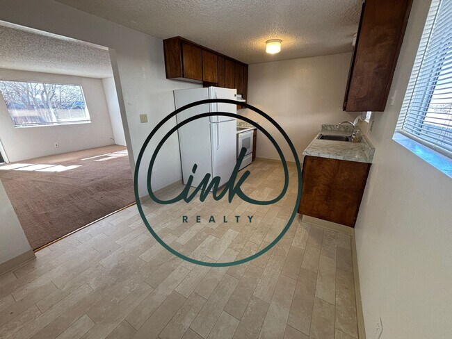 Building Photo - NO1404-1404 N. Edmonds Dr.