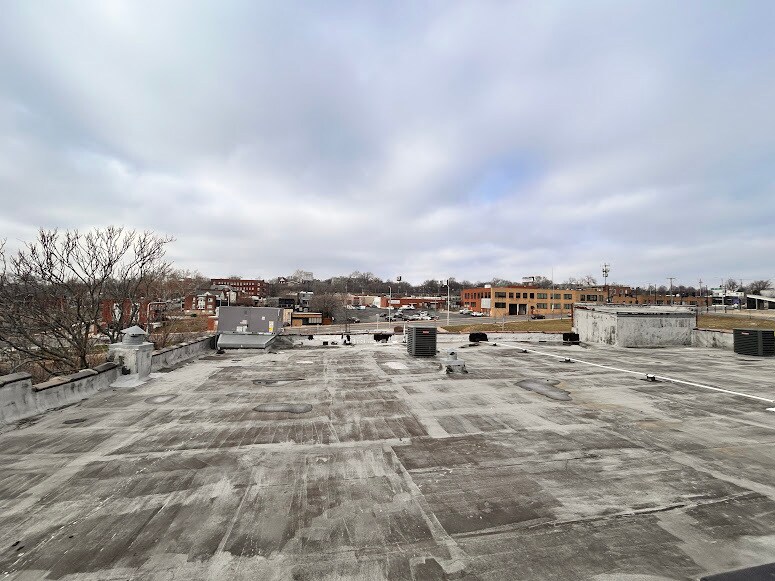 Building Photo - 1800 Central St