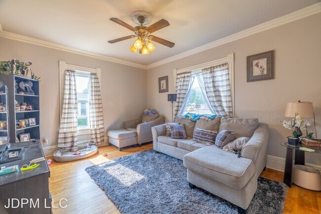 Building Photo - 5 br, 1 bath House - 233 W 11th Avenue