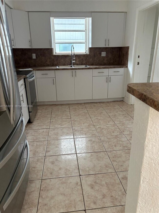 Building Photo - 280 NE 48th Terrace