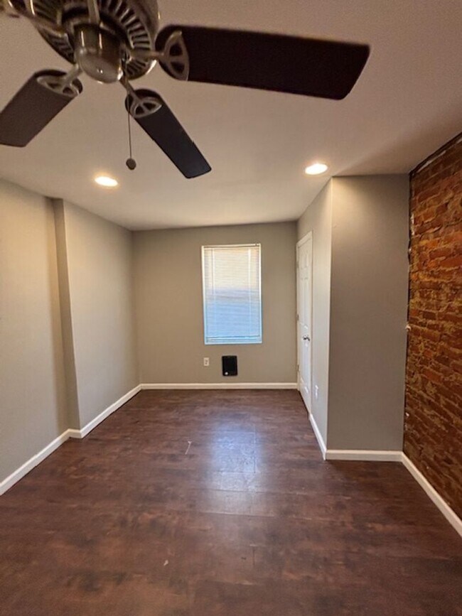 Building Photo - 1919 E Thayer St