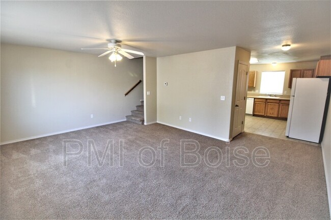 Primary Photo - 1031 E Iowa Ave
